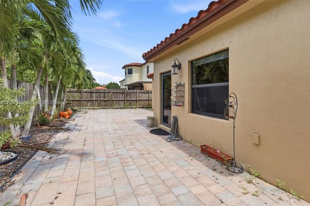 15585 SW 176th Terrace, Miami, FL 33187