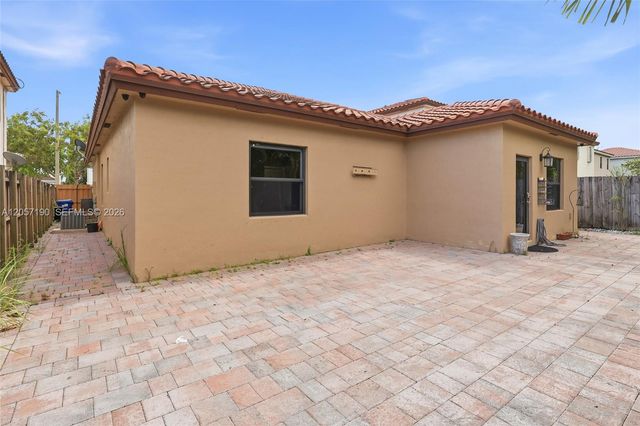 15585 SW 176th Terrace, Miami, FL 33187