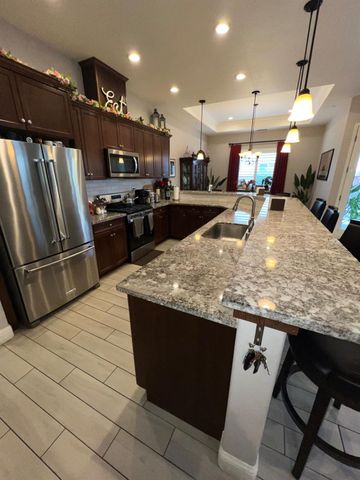 889 Coloma Place, Madera, CA 93637