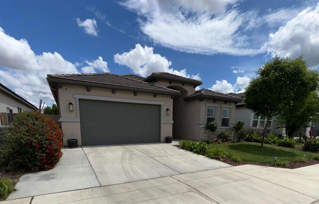 889 Coloma Place, Madera, CA 93637
