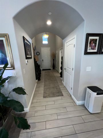 889 Coloma Place, Madera, CA 93637