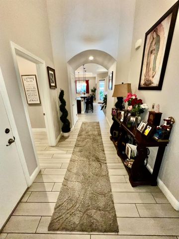 889 Coloma Place, Madera, CA 93637