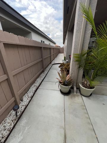 889 Coloma Place, Madera, CA 93637