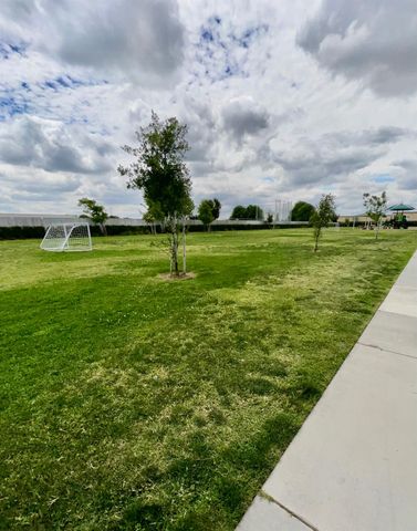 889 Coloma Place, Madera, CA 93637