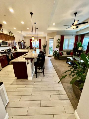 889 Coloma Place, Madera, CA 93637