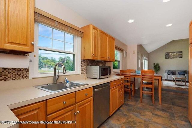 14 Arno Street, Oakhurst, NJ 07755