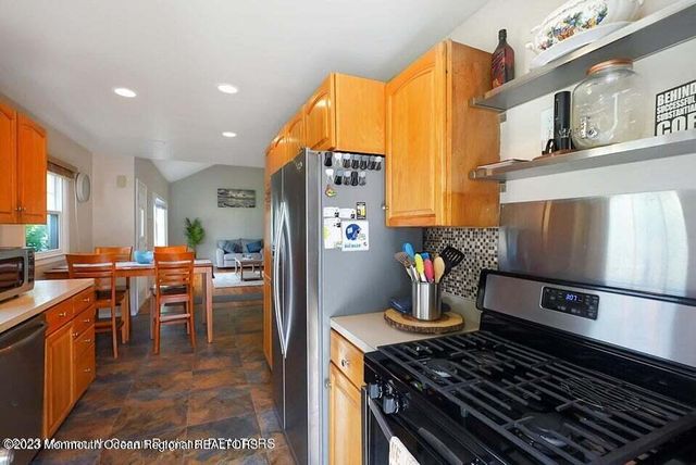 14 Arno Street, Oakhurst, NJ 07755