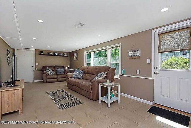 14 Arno Street, Oakhurst, NJ 07755