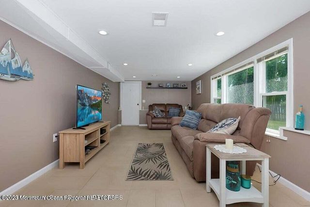 14 Arno Street, Oakhurst, NJ 07755