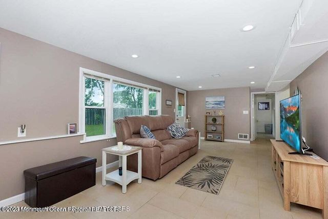 14 Arno Street, Oakhurst, NJ 07755