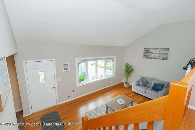 14 Arno Street, Oakhurst, NJ 07755