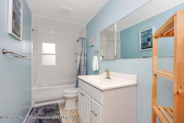 14 Arno Street, Oakhurst, NJ 07755