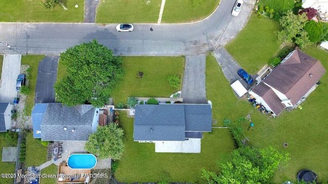 14 Arno Street, Oakhurst, NJ 07755