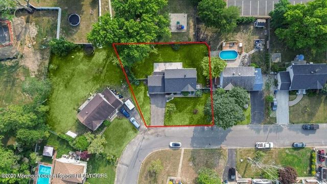 14 Arno Street, Oakhurst, NJ 07755