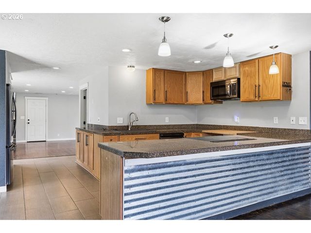 753 64TH St, Springfield, OR 97478