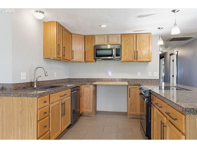 753 64TH St, Springfield, OR 97478