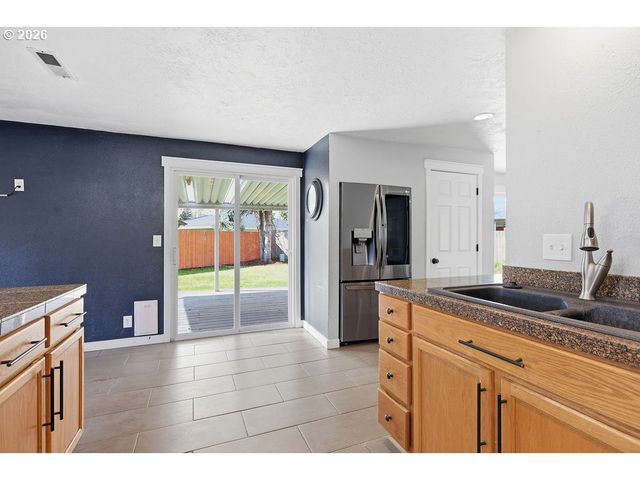 753 64TH St, Springfield, OR 97478