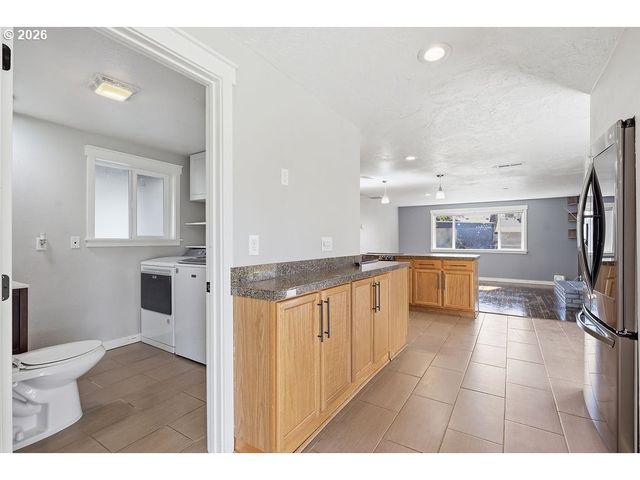 753 64TH St, Springfield, OR 97478