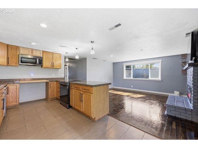 753 64TH St, Springfield, OR 97478