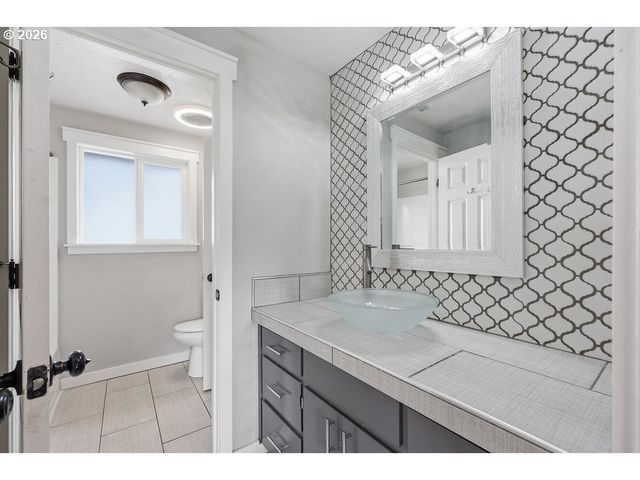 753 64TH St, Springfield, OR 97478