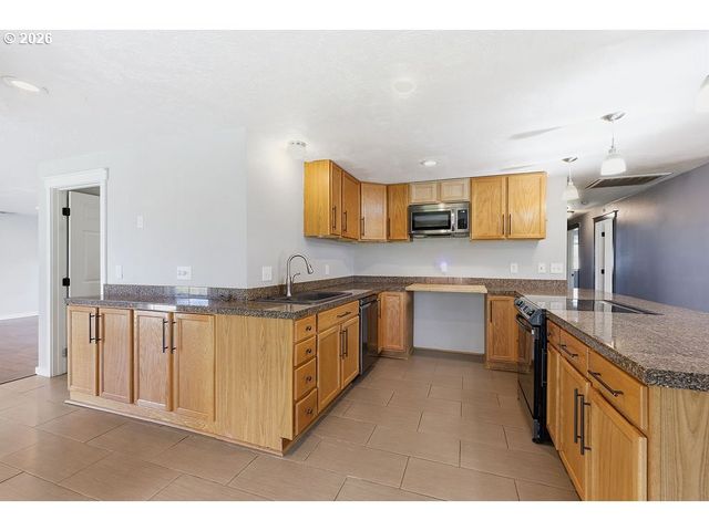 753 64TH St, Springfield, OR 97478