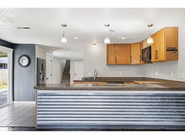 753 64TH St, Springfield, OR 97478