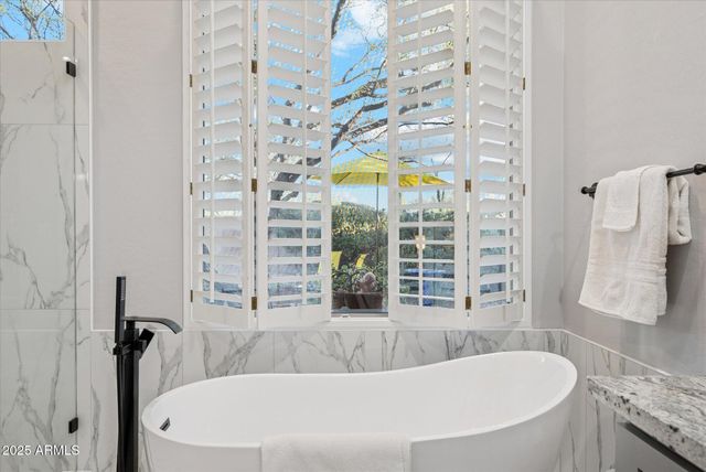 41606 N EMERALD LAKE Drive, Anthem, AZ 85086