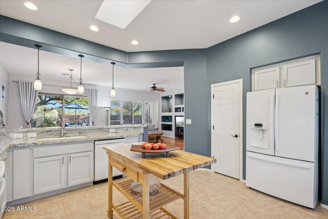 41606 N EMERALD LAKE Drive, Anthem, AZ 85086