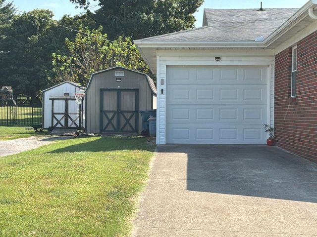 345 College Manor, Harrodsburg, KY 40330