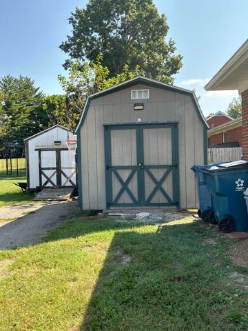 345 College Manor, Harrodsburg, KY 40330