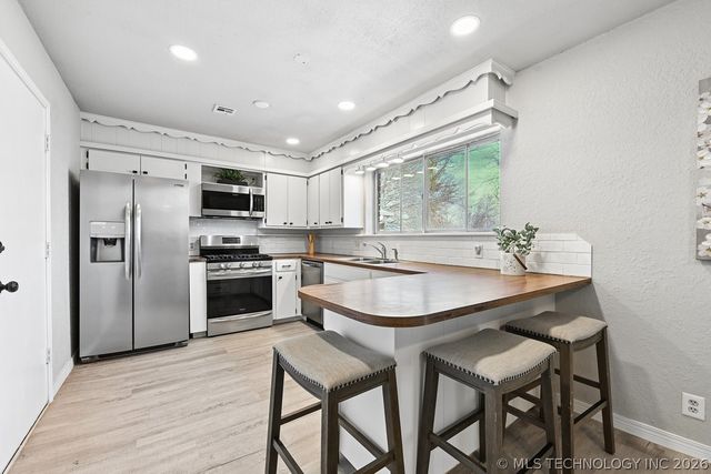 1693 S Sycamore Avenue, Broken Arrow, OK 74012