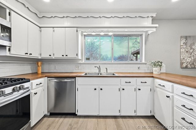 1693 S Sycamore Avenue, Broken Arrow, OK 74012