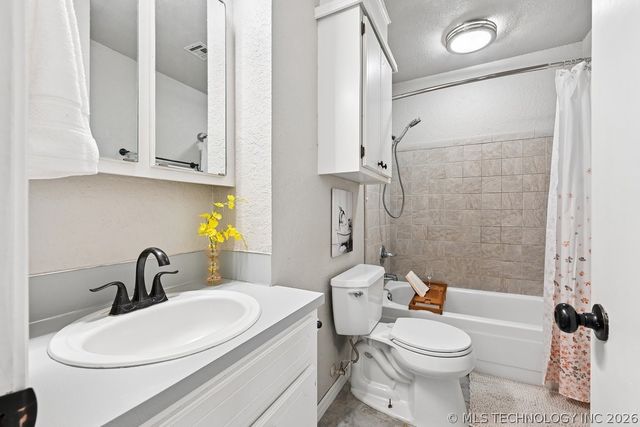 1693 S Sycamore Avenue, Broken Arrow, OK 74012