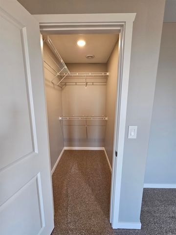 4124 Omaha Avenue, Waterloo, IA 50702