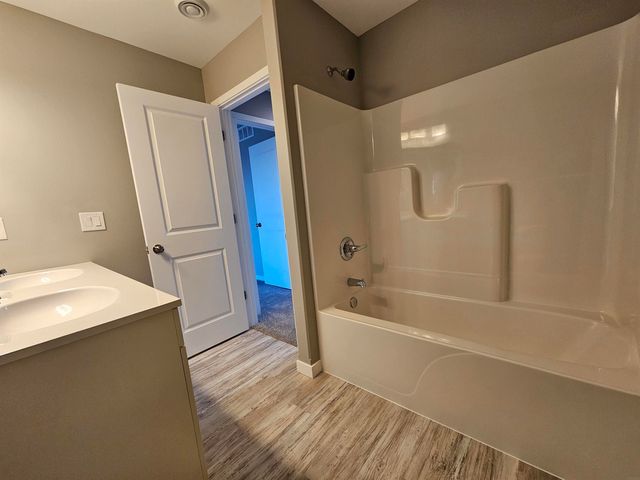 4124 Omaha Avenue, Waterloo, IA 50702