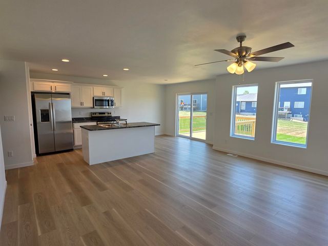 4124 Omaha Avenue, Waterloo, IA 50702