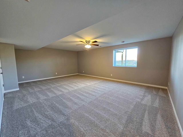 4124 Omaha Avenue, Waterloo, IA 50702