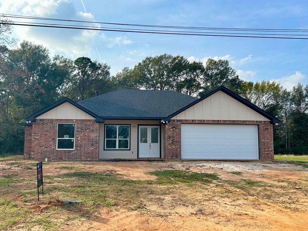 1605 Thornton St., Longview, TX 75605