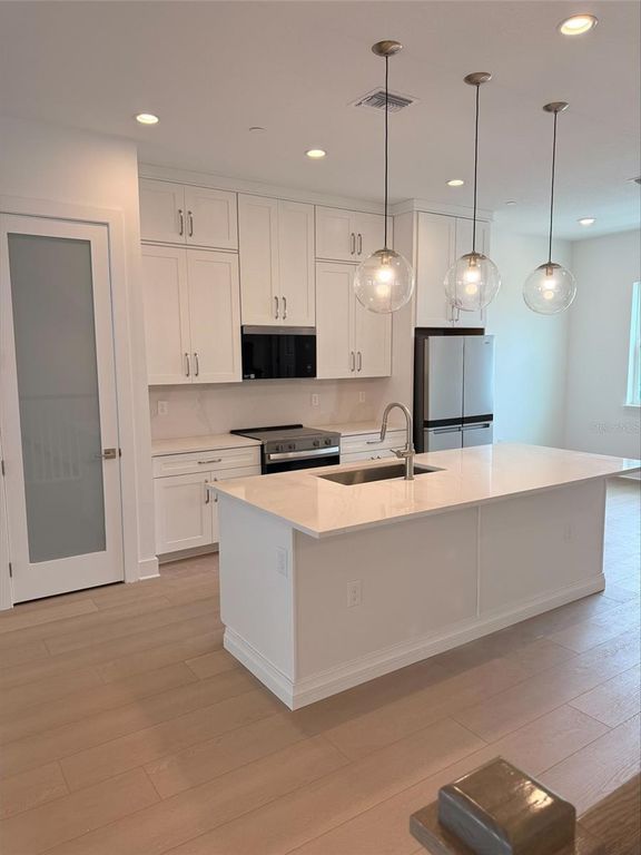 Image 3 of property listing at 9148 SINATRA LANE, Orlando, FL 32827