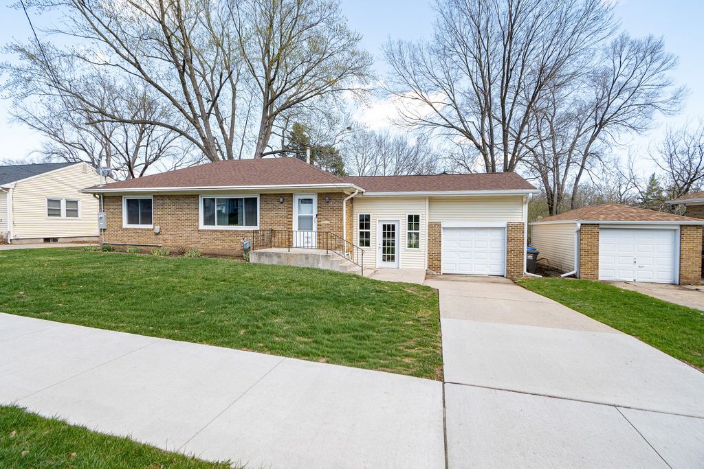 1417 62nd Street, Des Moines, IA 50311