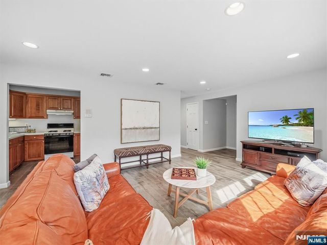 345 Shadyside Road, Ramsey, NJ 07446