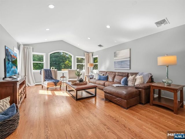 345 Shadyside Road, Ramsey, NJ 07446