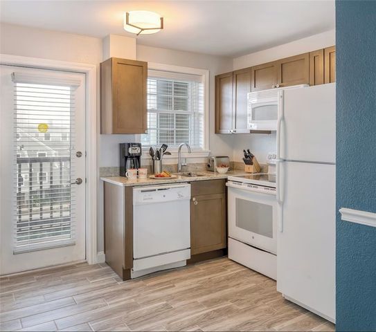 405 Thames Street 2B1, Newport, RI 02840