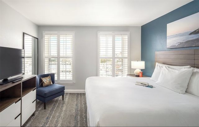 405 Thames Street 2B1, Newport, RI 02840