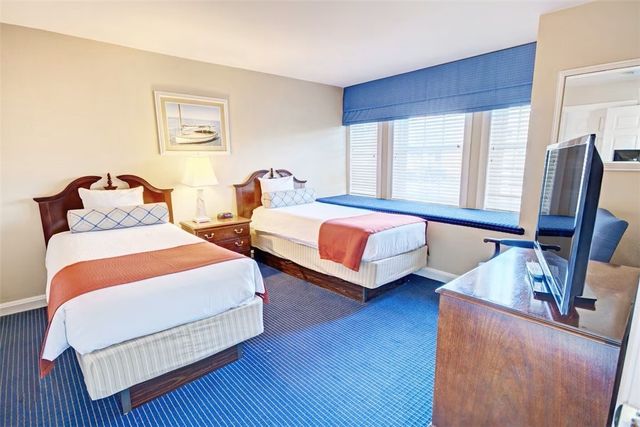 405 Thames Street 2B1, Newport, RI 02840