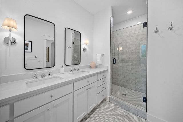 825 NW 14th Street, Bentonville, AR 72712