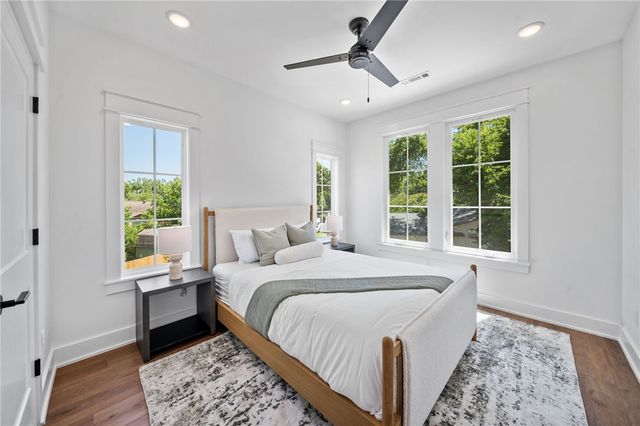 825 NW 14th Street, Bentonville, AR 72712
