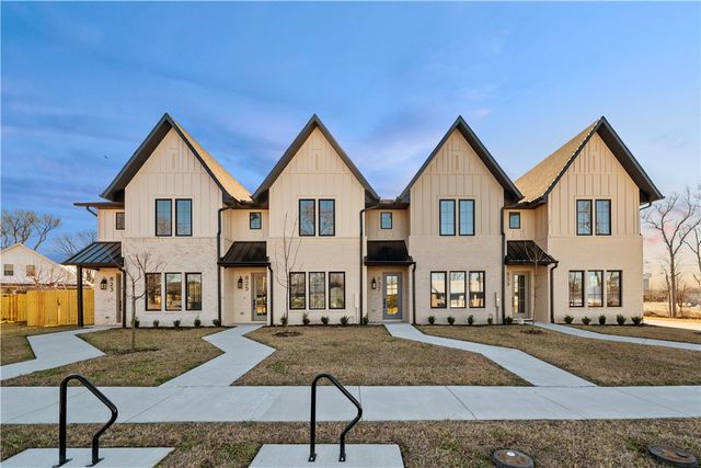 825 NW 14th Street, Bentonville, AR 72712