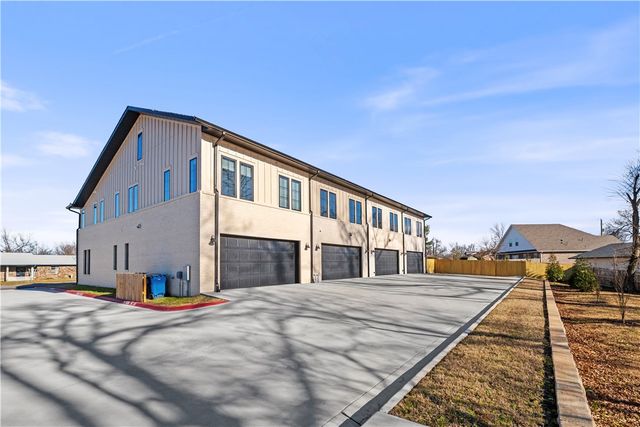 825 NW 14th Street, Bentonville, AR 72712