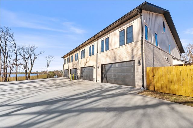 825 NW 14th Street, Bentonville, AR 72712